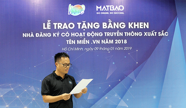 Mắt Bão nhận bằng khen của Trung tâm Internet Việt Nam 2