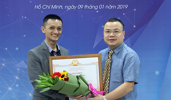 Mắt Bão nhận bằng khen của Trung tâm Internet Việt Nam 3